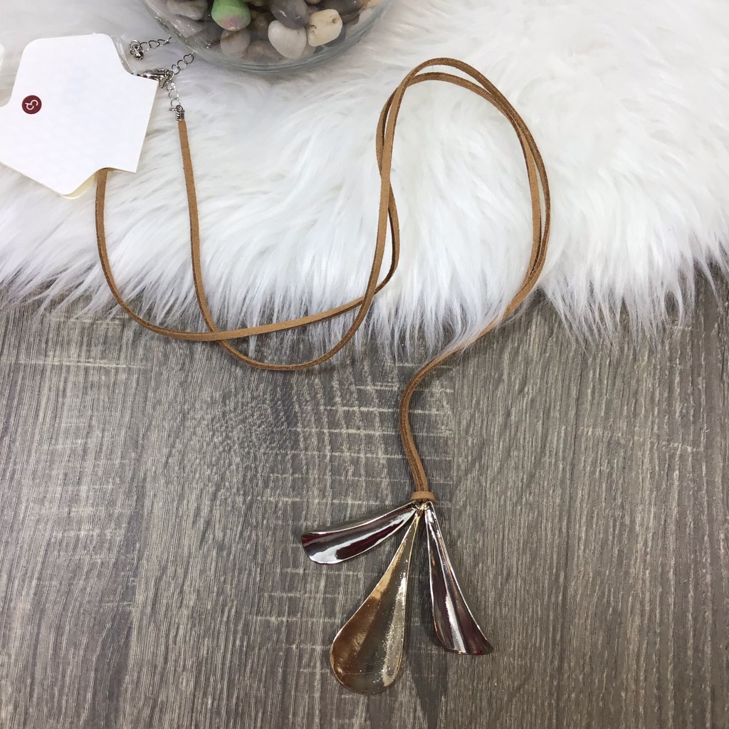 Dressbarn Long Dangle Metal Tulip Necklace 14$